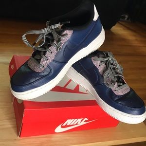 Nike Air Max youth size 7y navy, pink lightly used